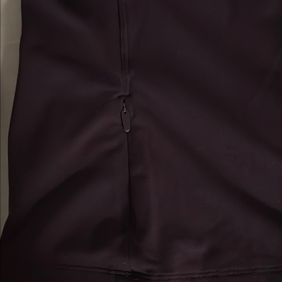 Lululemon Toasty Tech 1/2 Zip Size 6 with Gorgeous Sleeve Detail - Picture 10 of 12
